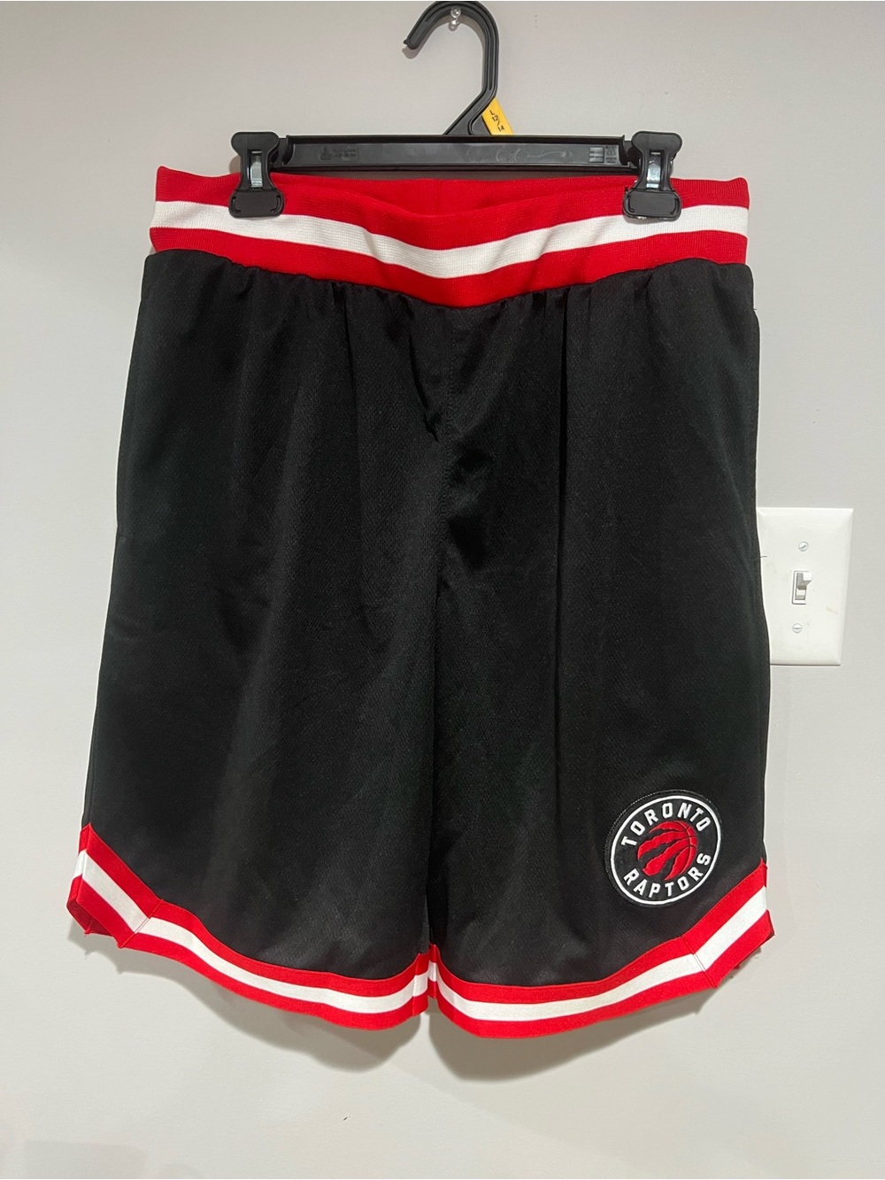 Raptors Black & Red Basketball Shorts, Size: L